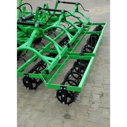 Agregaty uprawowe składane hydraulicznie z wałem przednim szer. rob. 3,2-4,6 BOMET