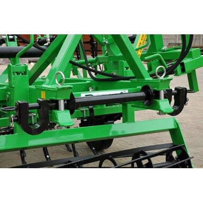 Agregaty uprawowe składane hydraulicznie z wałem przednim szer. rob. 3,2-4,6 BOMET